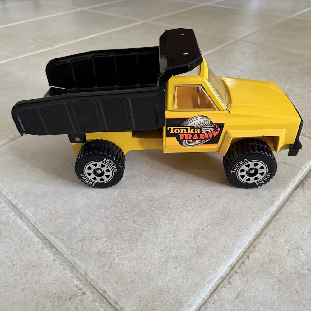 Vintage 1980s Tonka Chevy Traxx 15" Dump Truck Made In USA Pressed Steel Toy